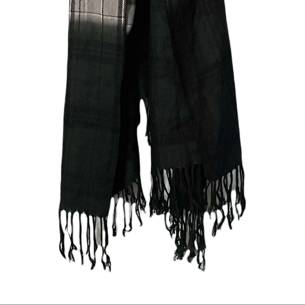 Steve Madden Dip Dye Ombre Boho Black & Gray Plaid Fringe Wrap Scarf